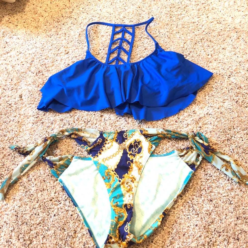 Ladder flounce top and bottoms
